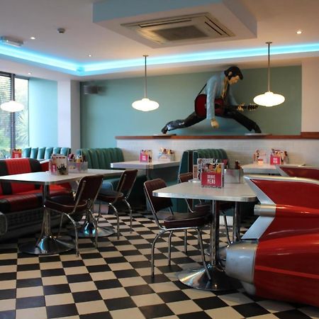 7Hotel Diner Halstead  Eksteriør billede