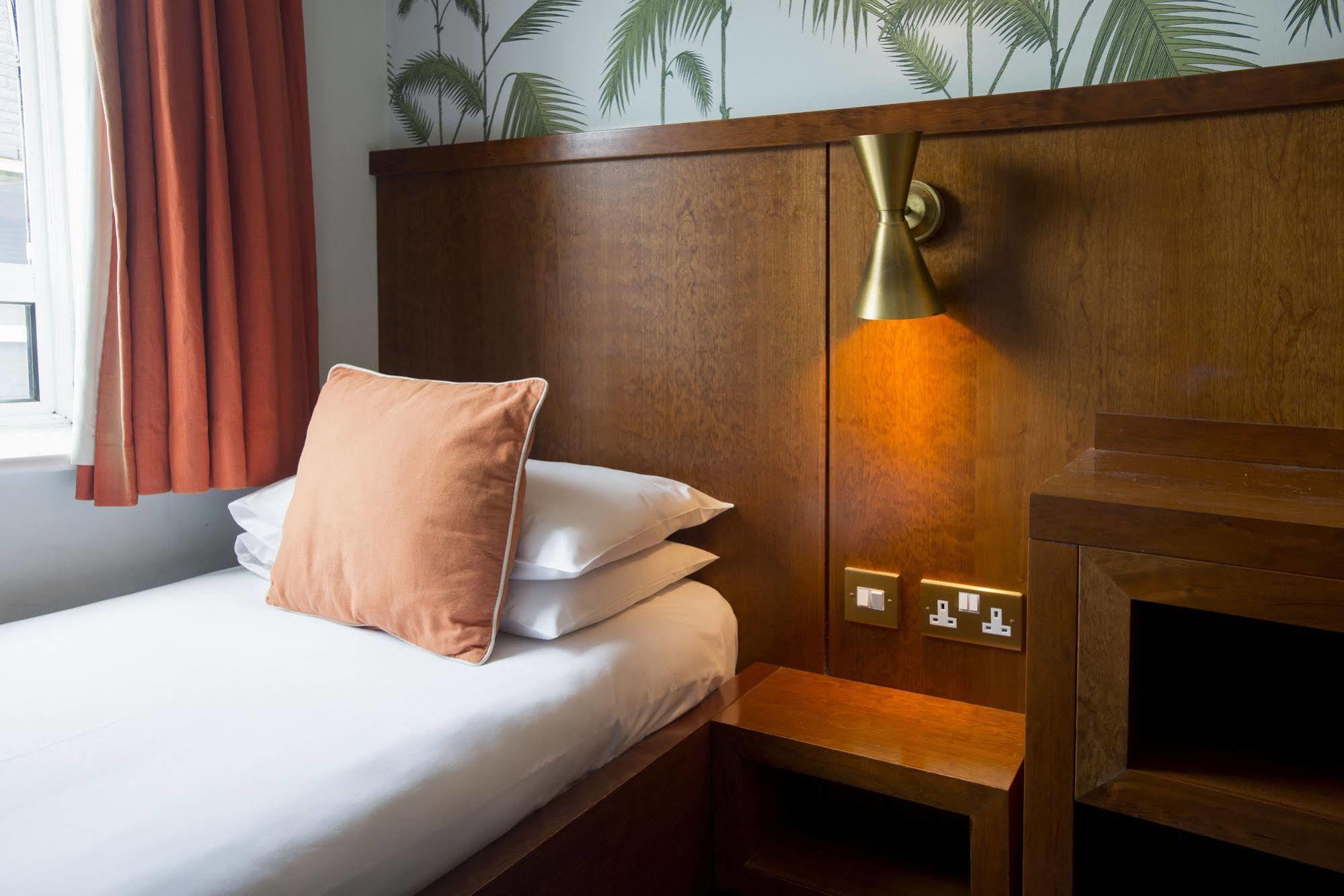 7Hotel Diner Halstead  Eksteriør billede